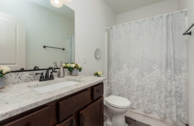 218 34th St SE, Altoona, IA 50009 - bathroom featuring toilet, vanity, and a shower with shower curtain
