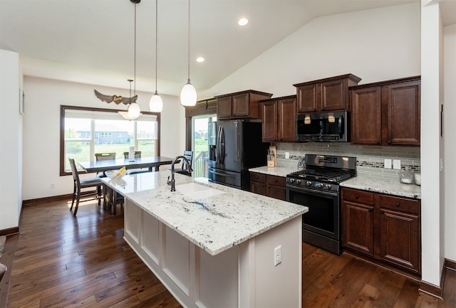 218 34th St SE, Altoona, IA 50009 - kitchen with appliances with stainless steel finishes, a sink, lofted ceiling, an island with sink, and tasteful backsplash