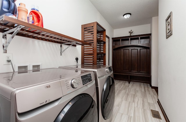 218 34th St SE, Altoona, IA 50009 - washroom featuring independent washer and dryer and baseboards