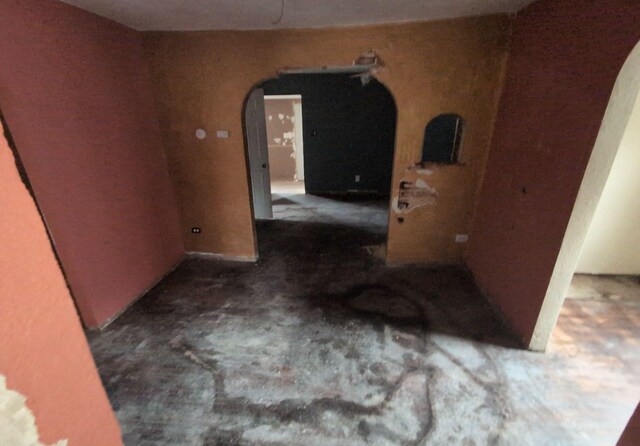 405 Charles St, Fort Dodge, IA 50501 - hall featuring arched walkways and carpet flooring