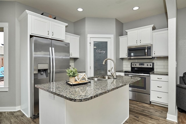 1009 NW Orchard Dr, Ankeny, IA 50023 - kitchen with decorative backsplash, a sink, stainless steel appliances, white cabinetry, and dark wood-type flooring
