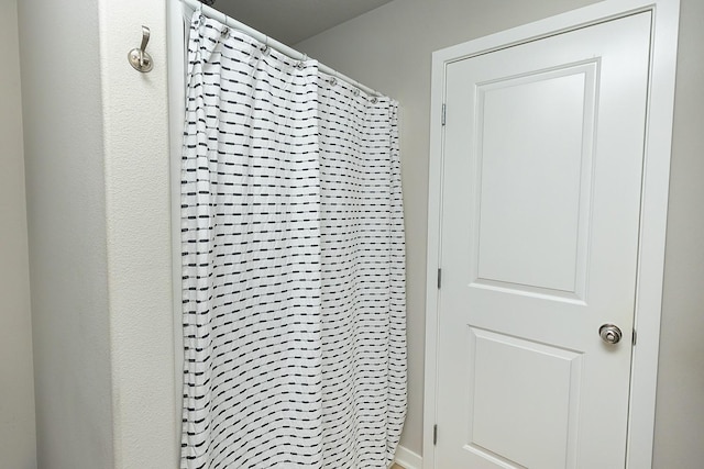 bathroom featuring a shower with curtain