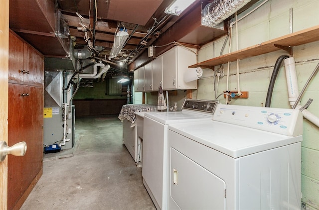 laundry room with heating unit and independent washer and dryer