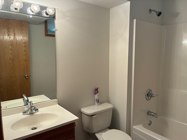 108 S 46th St, West Des Moines, IA 50265 - full bath featuring vanity, toilet, and bathtub / shower combination