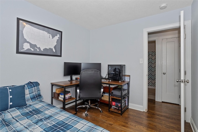 3924 55th St, Des Moines, IA 50310 - home office featuring wood finished floors and baseboards