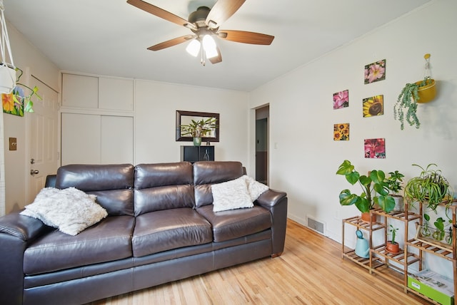 4131 Cornell St, Des Moines, IA 50313 - living area featuring baseboards, a ceiling fan, light wood-style flooring, and visible vents