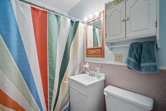 4131 Cornell St, Des Moines, IA 50313 - full bathroom with toilet and vanity