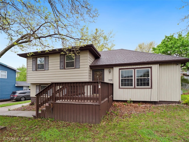 4508 SE 3rd St, Des Moines, IA 50315 - view of front facade featuring a shingled roof and a wooden deck