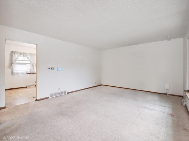 4508 SE 3rd St, Des Moines, IA 50315 - unfurnished room with visible vents and baseboards