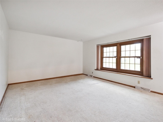 4508 SE 3rd St, Des Moines, IA 50315 - unfurnished room with visible vents, baseboards, and light carpet
