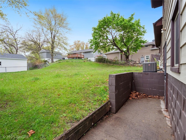 4508 SE 3rd St, Des Moines, IA 50315 - view of yard with fence and cooling unit
