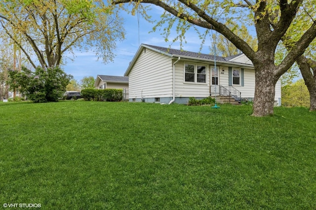view of front of house featuring a front lawn