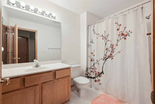 full bathroom featuring vanity, toilet, and curtained shower