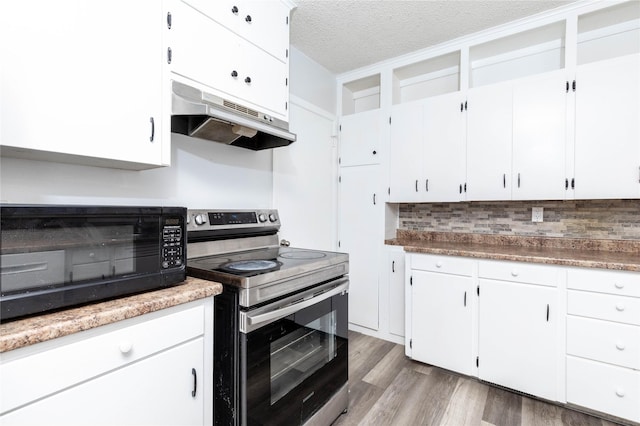 kitchen featuring stainless steel electric range oven, a textured ceiling, light wood-style flooring, backsplash, and under cabinet range hood