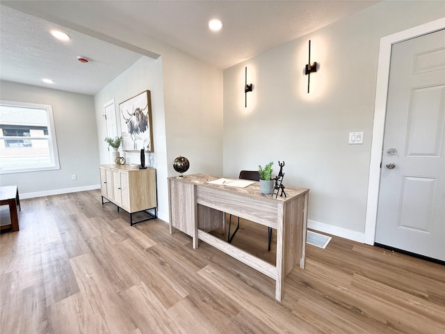 4825 SW 9th St, Des Moines, IA 50315 - foyer featuring light wood-style floors, baseboards, and recessed lighting
