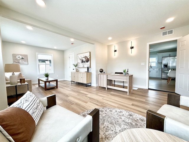 4825 SW 9th St, Des Moines, IA 50315 - living room featuring plenty of natural light, light wood-type flooring, recessed lighting, and baseboards