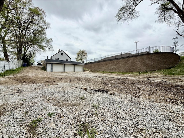 4825 SW 9th St, Des Moines, IA 50315 - view of yard featuring fence and a garage