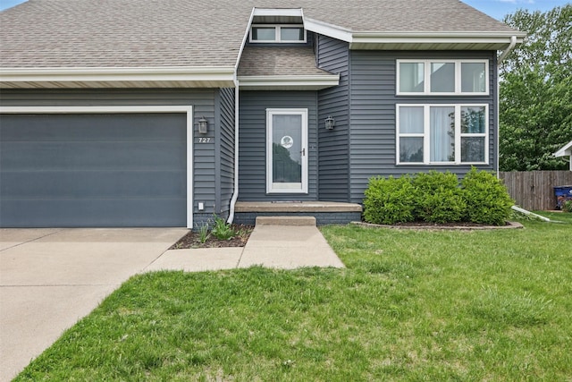 727 SE Richland Ct, Ankeny, IA 50021 - view of front of property featuring a shingled roof, driveway, and a garage
