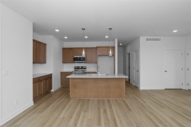 955 11th St, Waukee, IA 50263 - kitchen featuring stainless steel appliances, a sink, light wood-type flooring, baseboards, and recessed lighting
