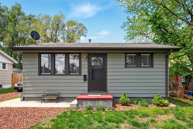 2216 Lay St, Des Moines, IA 50317 - bungalow-style house with a patio
