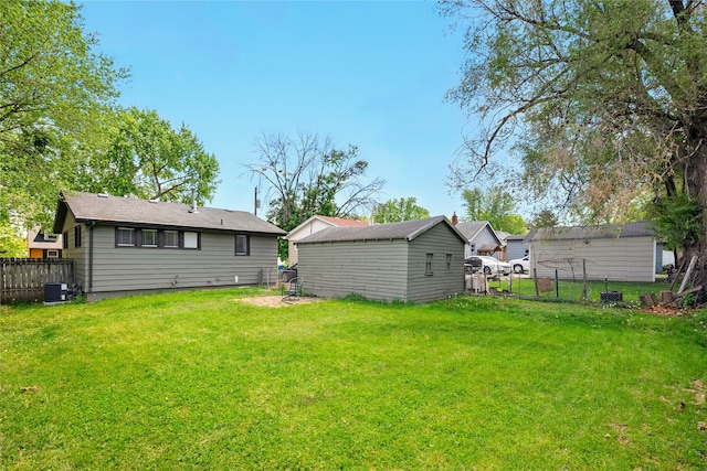 2216 Lay St, Des Moines, IA 50317 - rear view of house