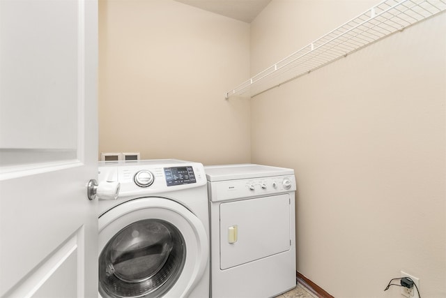 5301 SE 27th St, Des Moines, IA 50320 - laundry area with independent washer and dryer