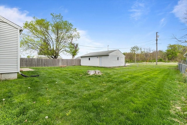 525 SW Walnut St, Ankeny, IA 50023 - view of yard featuring fence private yard
