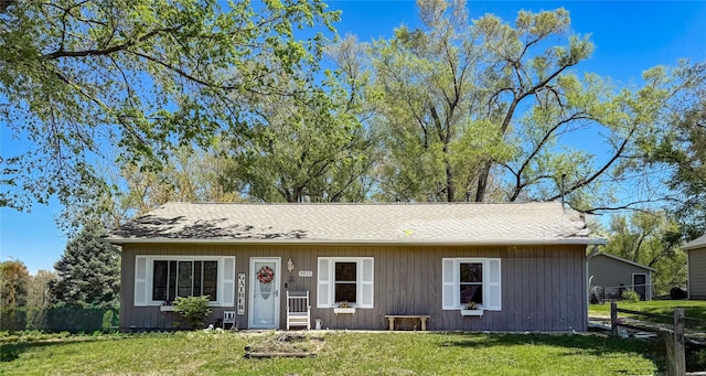 4815 NW 53rd Ct, Des Moines, IA 50310 - view of front of home featuring a front yard, a shingled roof, and fence