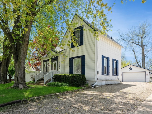 325 W 8th St S, Newton, IA 50208 - view of front facade featuring an outbuilding and a detached garage