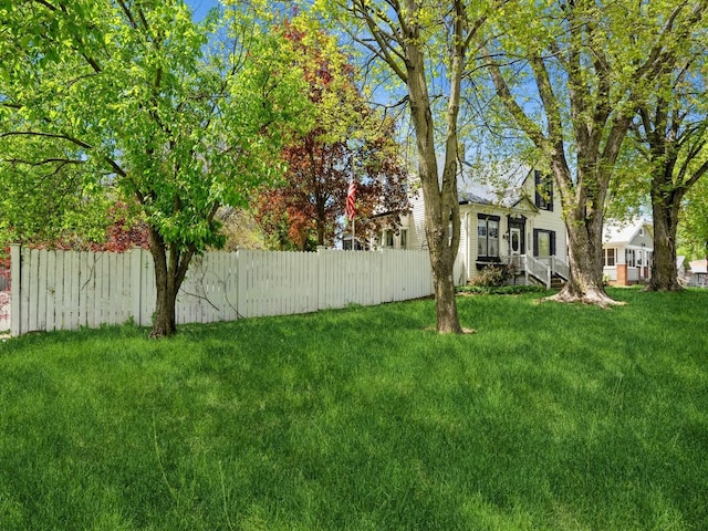 325 W 8th St S, Newton, IA 50208 - view of yard