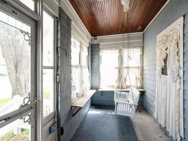 325 W 8th St S, Newton, IA 50208 - view of unfurnished sunroom