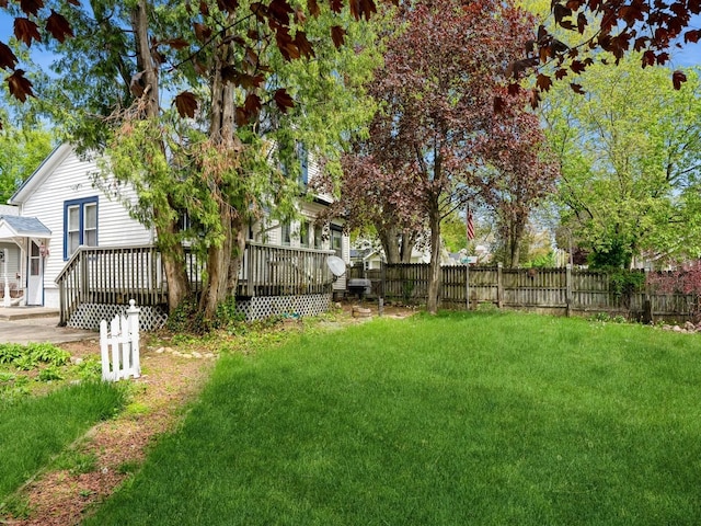 325 W 8th St S, Newton, IA 50208 - view of yard featuring a wooden deck