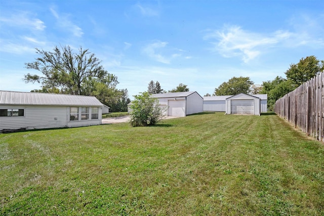 905 E 8th St S, Newton, IA 50208 - view of yard featuring an outdoor structure and a detached garage