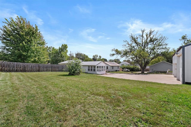 905 E 8th St S, Newton, IA 50208 - view of yard