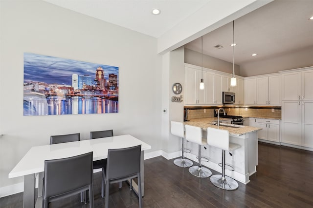 118 E Center St, Des Moines, IA 50309 - dining area featuring dark wood-style floors, baseboards, and recessed lighting
