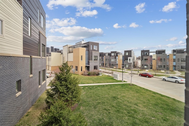 118 E Center St, Des Moines, IA 50309 - view of property's community featuring a residential view and a lawn