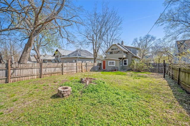 view of yard featuring a fire pit and a fenced backyard