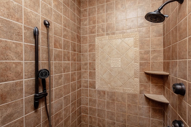 3803 SW 2nd Ct, Ankeny, IA 50023 - bathroom with tiled shower
