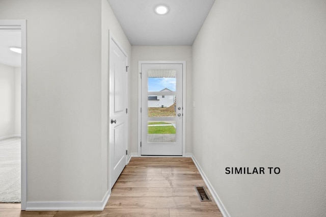 4404 Honey Bee Rdg, Des Moines, IA 50317 - entryway featuring light wood-style floors and baseboards