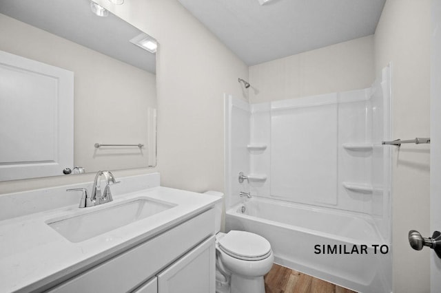 4404 Honey Bee Rdg, Des Moines, IA 50317 - full bathroom featuring wood finished floors, toilet, vanity, and shower / tub combination
