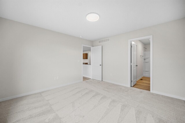4408 Honey Bee Rdg, Des Moines, IA 50317 - unfurnished bedroom featuring carpet floors and ensuite bath