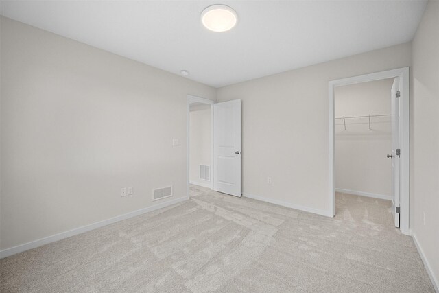 4408 Honey Bee Rdg, Des Moines, IA 50317 - unfurnished bedroom with carpet floors, a spacious closet, and a closet