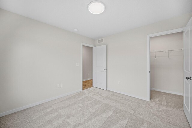 4408 Honey Bee Rdg, Des Moines, IA 50317 - unfurnished bedroom with carpet flooring, a spacious closet, and a closet