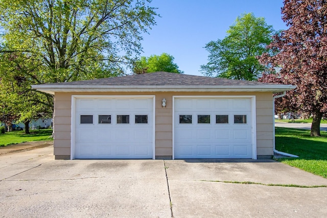 view of detached garage