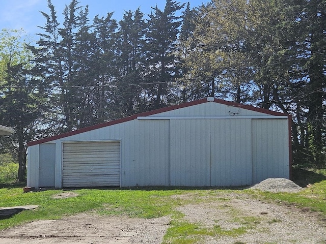 1991 190th Ave, Osceola, IA 50213 - view of outbuilding featuring dirt driveway and an outdoor structure