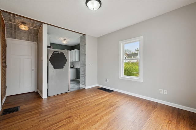 330 E 13th St N, Newton, IA 50208 - empty room with wood finished floors and baseboards