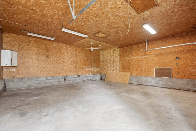 330 E 13th St N, Newton, IA 50208 - view of garage