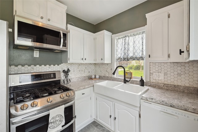 330 E 13th St N, Newton, IA 50208 - kitchen with appliances with stainless steel finishes, a sink, and white cabinets