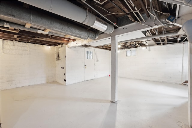 330 E 13th St N, Newton, IA 50208 - below grade area featuring healthy amount of natural light