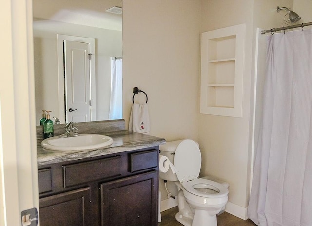 4917 Richmond Ave, Des Moines, IA 50317 - full bath with toilet, vanity, a shower with shower curtain, and baseboards